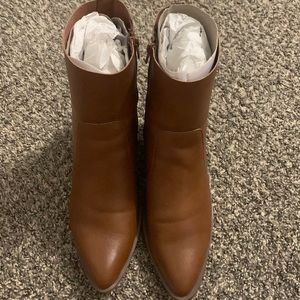 Size 11 women’s boots from Faryl